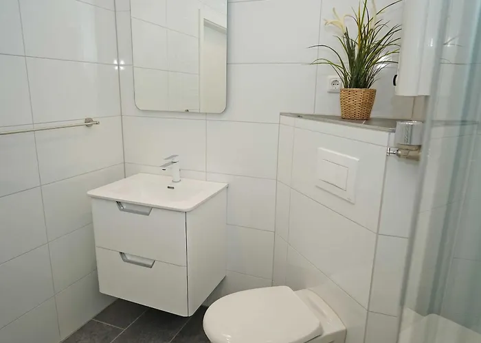 Zur Hafenseite _ 200